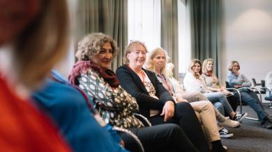 
		Mehrere Frauen bei einem Seminar
	