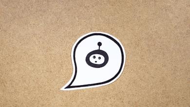 
		Ein Icon das ChatGPT symbolisiert ist auf einer Korkwand aufgeklebt in einem Fragezeichen
	