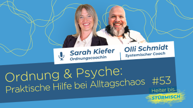 
		zu sehen sind Ordnungscoachin Sarah Kiefer und Podcast-Host Oliver Schmidt
	