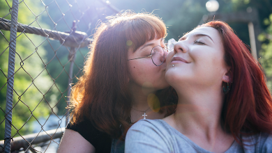 
		Pärchen küsst sich
	