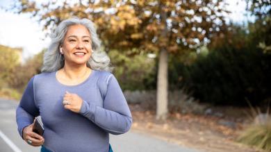 
		ältere Frau joggtFrau
	