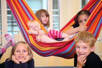 
		Foto mit zwei Kindern in der Back up-Einrichtung in Bonn
	